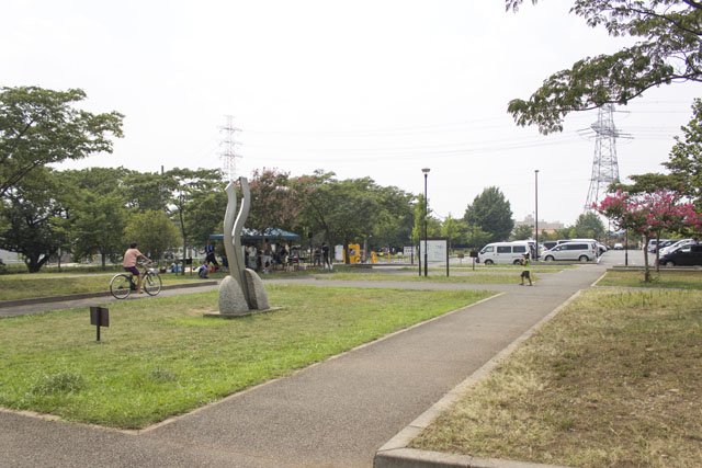 バーベキュー広場と歩道